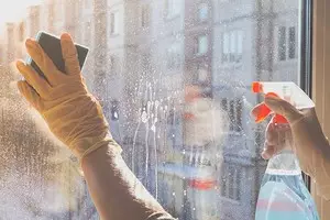 8 Lifehas za pranje oken, ki poenostavljajo postopek in da rezultat briljantno (v dobesednem) 3691_1