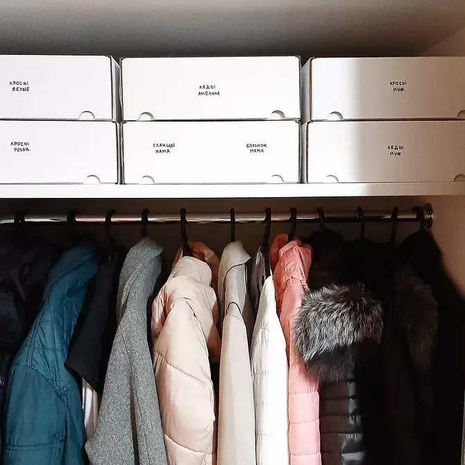 Làm thế nào để gấp quần áo mùa đông và giày để họ không chiếm toàn bộ tủ quần áo: 7 Lifenhams với video 3812_24