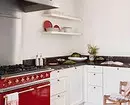 Kuinka antaa punaisen valkoisen keittiön suunnittelu: nykyiset vinkit ja antiprodit 3877_105