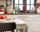 Come emettere un design di cucina bianca rossa: suggerimenti correnti e antiprodifici 3877_124