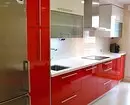 Cómo emitir un diseño de cocina blanca roja: consejos y antiprodios actuales 3877_137