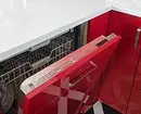 Cómo emitir un diseño de cocina blanca roja: consejos y antiprodios actuales 3877_43