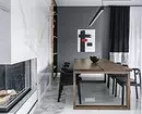 Interior no estándar de la casa en Yekaterinburg: color blanco y negro, acentos brillantes y elementos de chalet. 3891_21