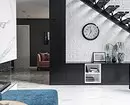 Нестандардна унутрашњост куће у Јекатеринбургу: Црно-бела боја, светли акценти и елементи цхалета 3891_26