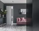 Нестандартний інтер'єр будинку в Єкатеринбурзі: чорно-білий колір, яскраві акценти і елементи шале 3891_28