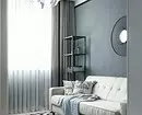 Interior não-padrão da casa em Yekaterinburg: cor preto e branco, acentos brilhantes e elementos de chalé 3891_31