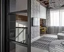 داخلی غیر استاندارد خانه در Yekaterinburg: رنگ سیاه و سفید، لهجه های روشن و عناصر کلبه 3891_40