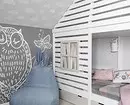 Interior non estándar da casa en Yekaterinburg: cor en branco e negro, acentos brillantes e elementos de chalet 3891_46