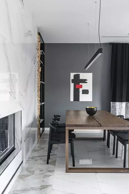 Interior bukan standard rumah di Yekaterinburg: warna hitam dan putih, aksen terang dan elemen chalet 3891_67