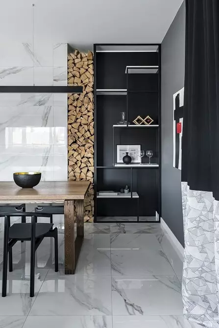 Interior não-padrão da casa em Yekaterinburg: cor preto e branco, acentos brilhantes e elementos de chalé 3891_69