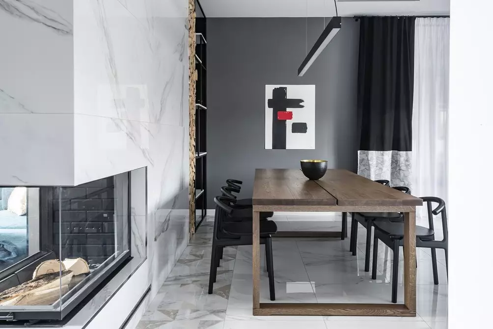 Interno non standard della casa a Ekaterinburg: colore bianco e nero, accenti luminosi e elementi chalet 3891_70