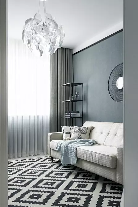 Icke-standard inredning av huset i Jekaterinburg: svartvitt färg, ljusa accenter och chaletelement 3891_80