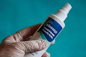 Comment utiliser un aérosol antibactérien pour la désinfection à la maison: 6 conseils pour de meilleurs résultats 4008_1