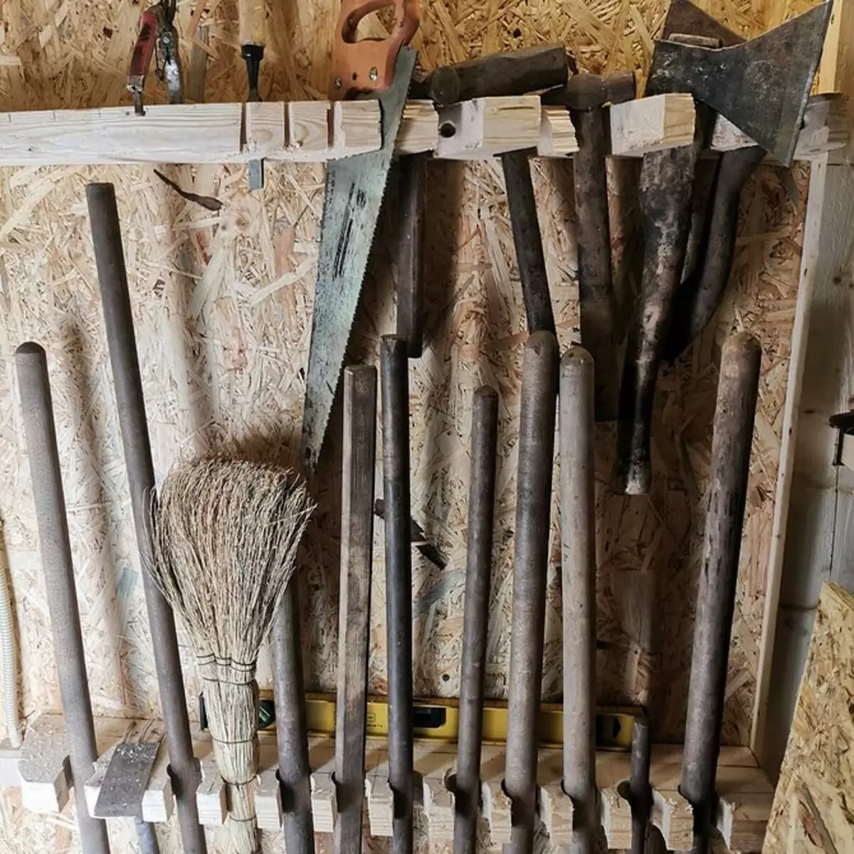 8 ideas for storing tools that will help forget about long searches 4044_7