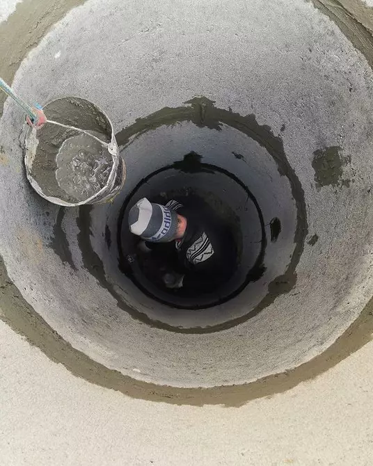 כיצד לנקות את הבאר ב Dacha: הוראות לניקוי ידני אוטומטי 4060_17