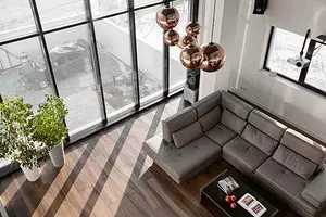 Casa del minimalisme de tres plantes: interior que transfereix al futur 4063_1