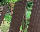 Jak stavíte plot v chatě ze stromu, řetězové mřížky, profesionální plech a další materiály 4167_15