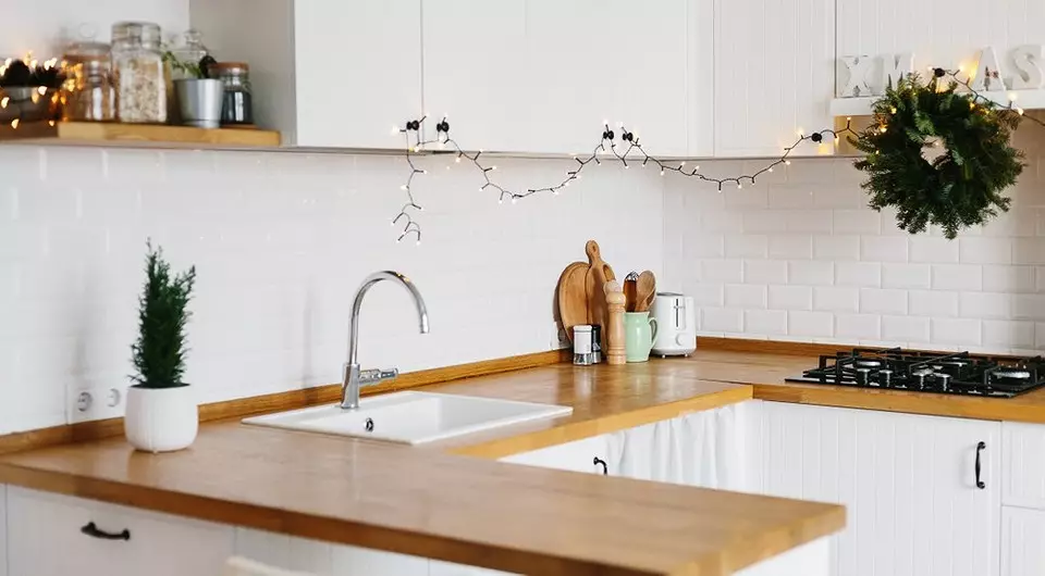 Hoe een PLINTH op het tafelblad in de keuken te installeren: gedetailleerde instructies