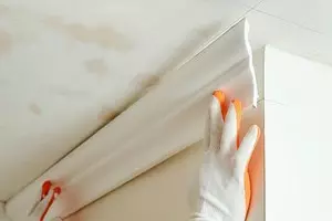 How to cut the corners of the ceiling plinth: Tips and detailed plan 4259_1