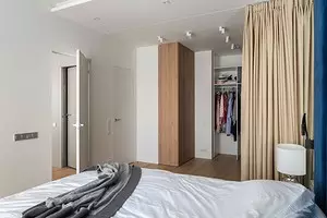 Сон на сите е гардероба во спалната соба: како да се организира правилно и да се приспособат дури и во мала големина 4427_1