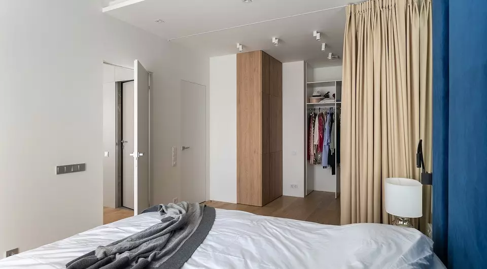 El sueño de todos es una sala de vestuario en el dormitorio: cómo organizar correctamente y acomodar incluso en un tamaño pequeño.