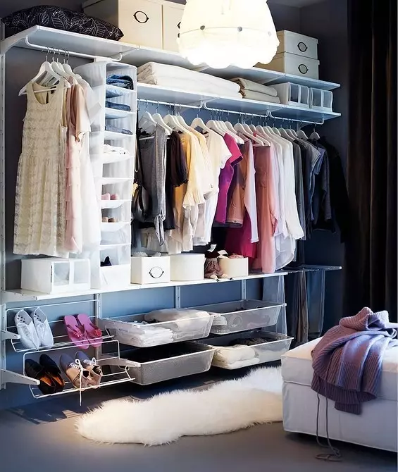 Kiekvienas svajonė yra drabužių spinta kambarys miegamajame: kaip organizuoti teisingai ir pritaikyti net mažo dydžio 4427_90