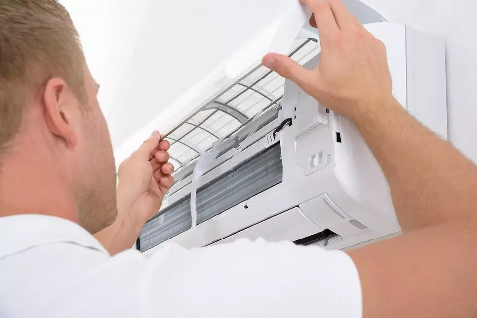 Hogyan tisztítsa meg a légkondicionálót otthon: részletes utasítások a belső és külső blokk mosására 4436_3