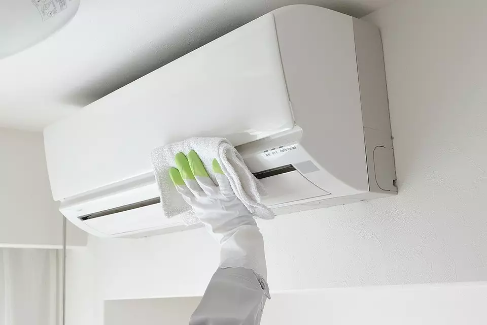 Com netejar el condicionador d'aire a casa: instruccions detallades per rentar el bloc interior i extern 4436_4