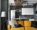 Betona griesti, ķieģeļu sienas un mēbeles Ikea: interjers bēniņu stila dzīvoklis 4442_13