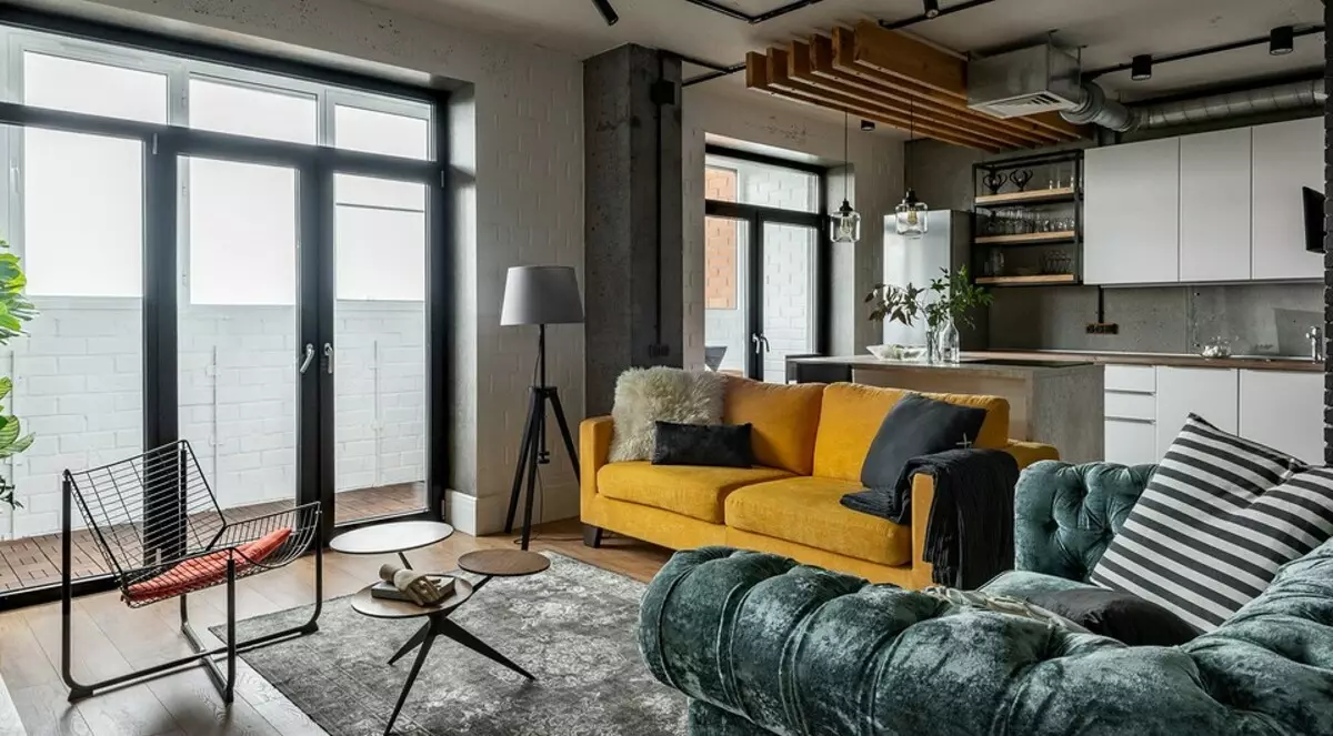 Betonnen plafond, bakstenen muren en meubels IKEA: Interieur van loft-stijl appartement