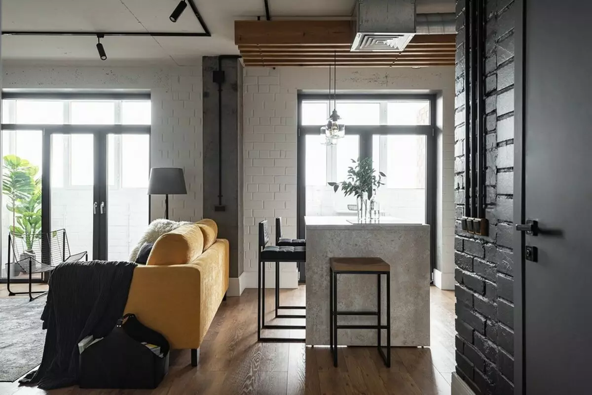 Betona griesti, ķieģeļu sienas un mēbeles Ikea: interjers bēniņu stila dzīvoklis 4442_5