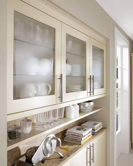如何在私人房子窗口中規劃廚房：4種類型的窗口開口的提示 4491_107