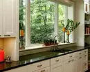 Como planejar a cozinha pela janela em uma casa particular: dicas para 4 tipos de aberturas de janela 4491_27