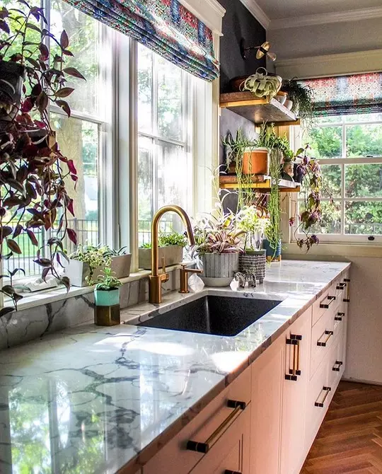 Kumaha rencana dapur ku jandela di bumi pribadi: tip pikeun 4 jinis jandela 4491_57
