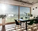 Како да ја планирате кујната од прозорецот во приватна куќа: Совети за 4 видови на прозорски отвори 4491_7