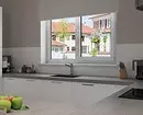 Πώς να σχεδιάσετε την κουζίνα από το παράθυρο σε ένα ιδιωτικό σπίτι: Συμβουλές για 4 τύπους ανοιγμάτων παραθύρων 4491_92