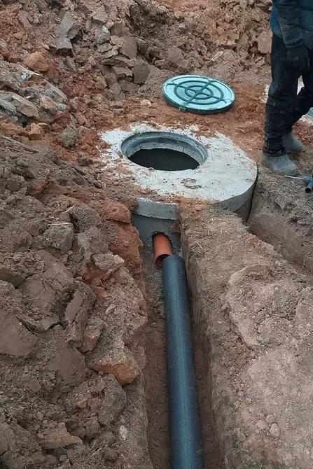 Как да направите канализация в страната: правилната схема и инсталационна работа 4526_16