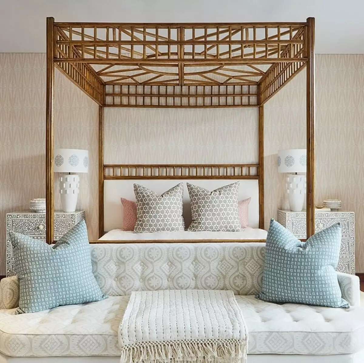 4 puncte care vă vor ajuta să introduceți organic un pat în interiorul dormitorului 4571_120