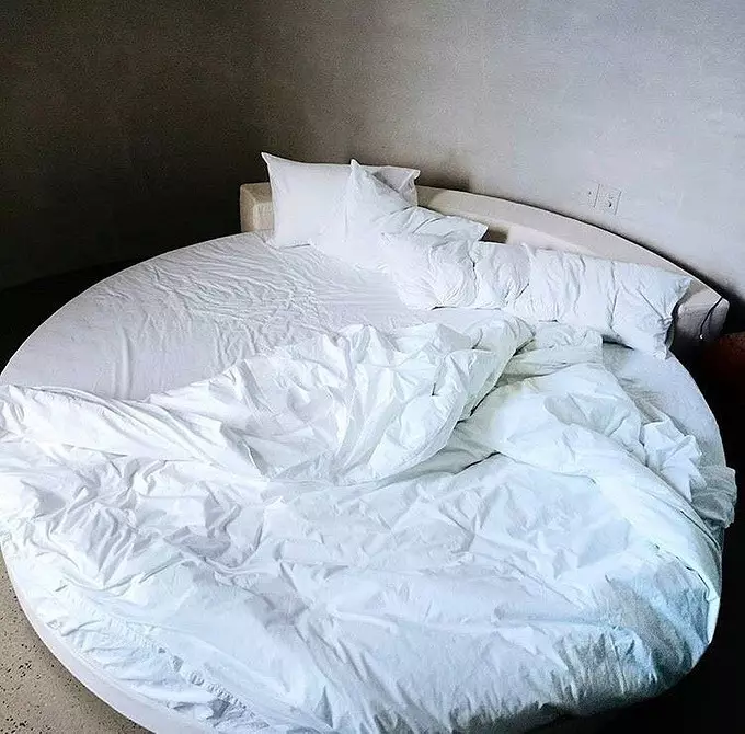 4 puncte care vă vor ajuta să introduceți organic un pat în interiorul dormitorului 4571_62