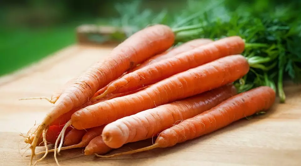 Comment stocker des carottes à la maison afin qu'il ne gâche pas longtemps: 4 façons 458_3