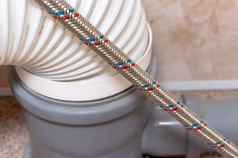 Si të instaloni corrugation në tualet: hap pas hapi udhëzime 4668_4