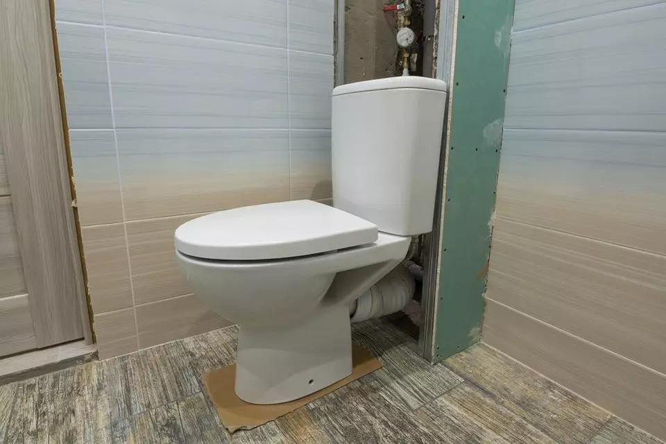 Si të instaloni corrugation në tualet: hap pas hapi udhëzime 4668_9