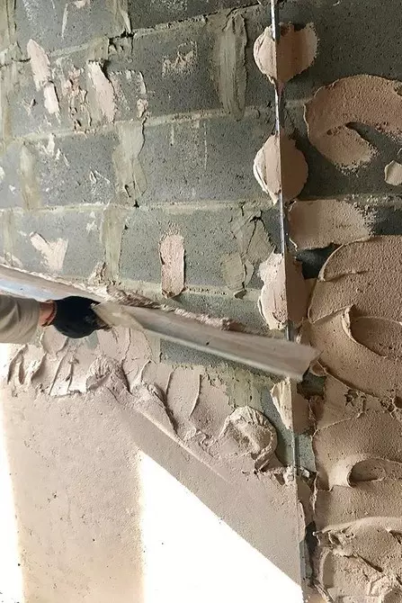 Com es va enganxar les parets amb guix de guix 4726_16