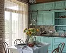 स्वयंपाकघरात सुंदर खिडकी सजावट: लूप आणि आतील शैलीचा प्रकार विचारात घ्या 4732_11
