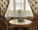 Bella decoració de finestres a la cuina: considereu el tipus de bucle i l'estil interior 4732_47