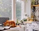 Dekor i bukur dritare në kuzhinë: Merrni parasysh llojin e lakut dhe stilit të brendshëm 4732_66