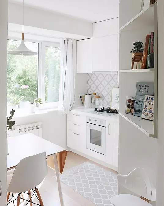 स्वयंपाकघरात सुंदर खिडकी सजावट: लूप आणि आतील शैलीचा प्रकार विचारात घ्या 4732_78
