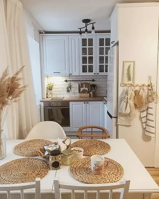 Kombinovana kuhinja-dnevna soba u Khruščevu: Kako urediti prostor pravilno i lijep 4738_138