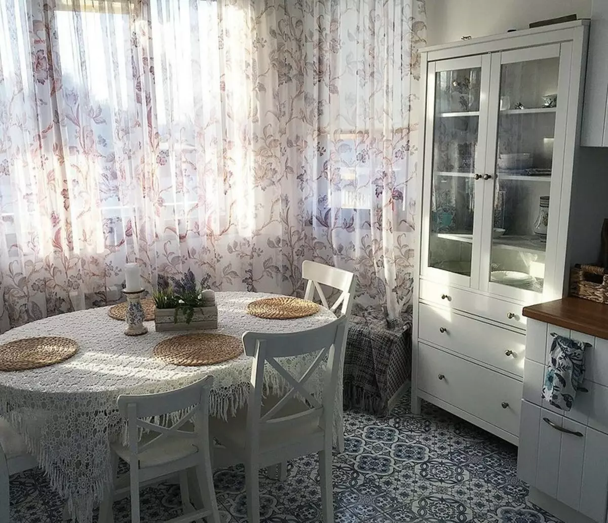 Stół kuchenny w kuchni wnętrza (54 zdjęcia) 4806_54