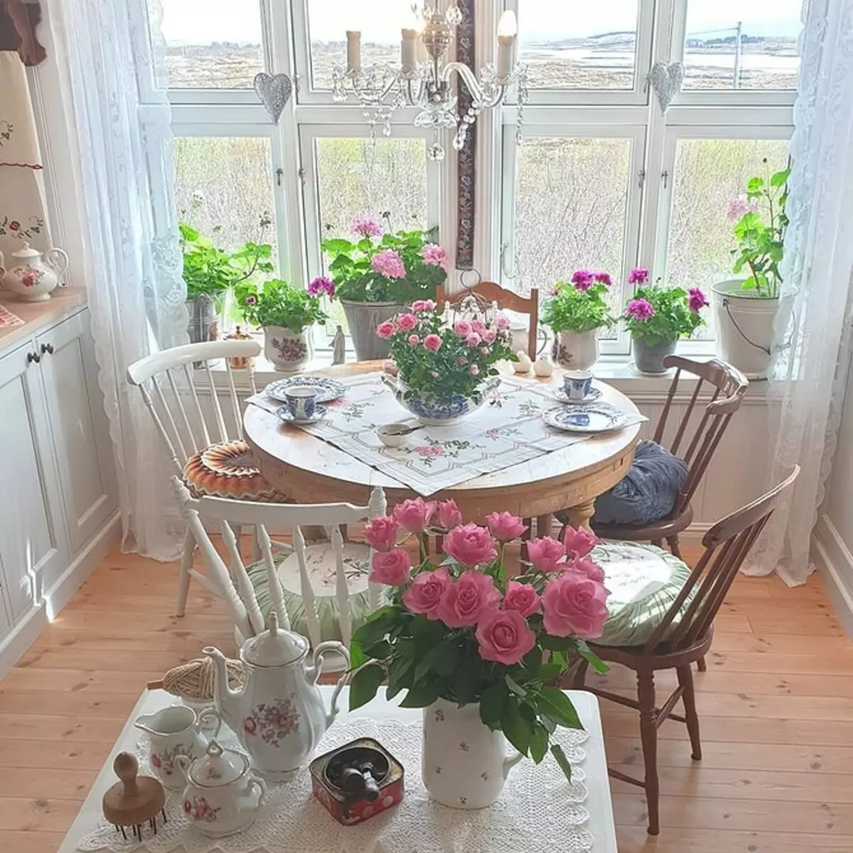 Kitchen table in the kitchen interior (54 photos) 4806_71